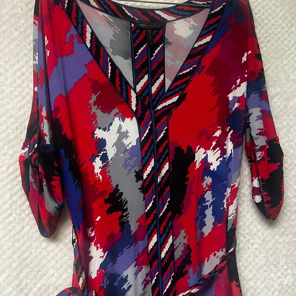 BCBGMaxAzria Brushstroke Red and Blue Dress Stretch Waist Tie V Neckline Medium - Picture 7 of 12